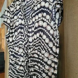 Light & airy summer top  with black white and tan med